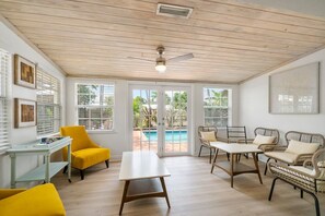 المنشأة من الداخل