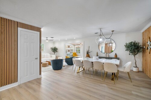 Chic Coastal - Heated Pool at Request, Near PGA & Everything!