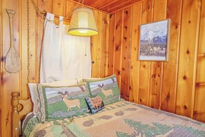 1 chambre, fer et planche à repasser, accès au Wi-Fi (inclus)