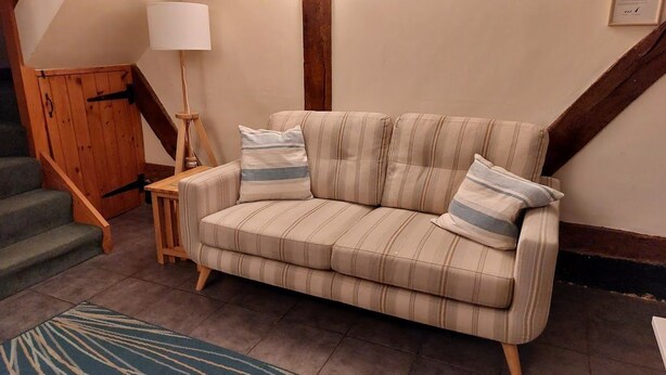 TV, DVD player - Sparrows Nest Cottage - sleeps 2 guests  in 1 bedroom (Cradley)
