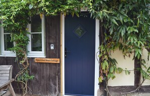 Exterior detail - Sparrows Nest Cottage - sleeps 2 guests  in 1 bedroom (Cradley)