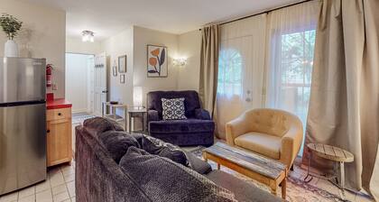 Central guest house with patio & washer/dryer - walk to ocean, shops & dining