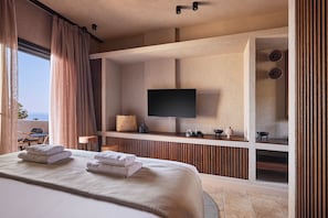 1 bedroom, premium bedding, in-room safe, desk