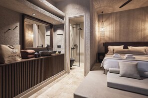 Habitación Deluxe doble, vistas al mar | Ropa de cama de alta calidad, caja fuerte, escritorio y cortinas opacas