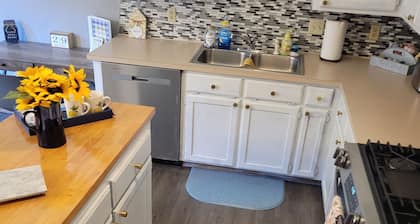 The "Delightful Gathering" 3 King beds, kids room, 3 bathrooms, spacious!