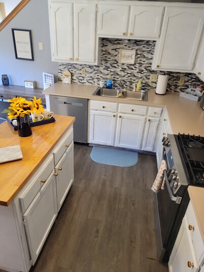 The "Delightful Gathering" 3 King beds, kids room, 3 bathrooms,  spacious!