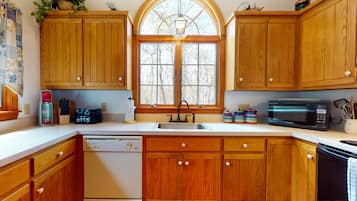 KylskÄp, mikrovÄgsugn, ugn och spishÀll