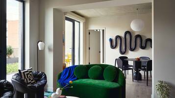 Room (Your Majesty) | Living area