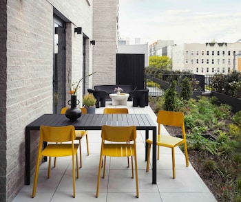 Room (Your Majesty) | Terrace/patio at Penny Williamsburg