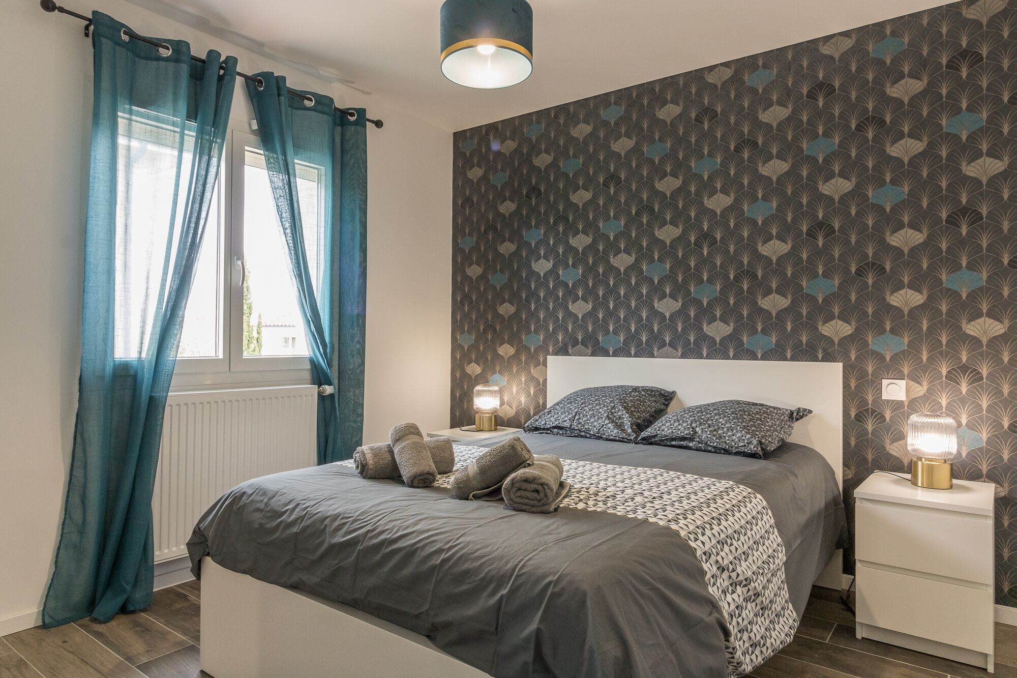 4 室のベッドルーム、デスク、アイロン / アイロン台、旅行用ベビーベッド