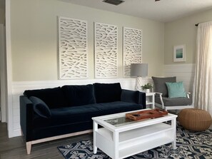 Smart TV - Island Duplex unit: 2-bed/2-bath close to beach, pets welcome  (Holmes Beach)