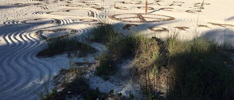Beach nearby, sun-loungers, beach towels