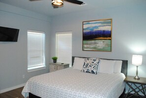 3 bedrooms, desk, iron/ironing board, free WiFi