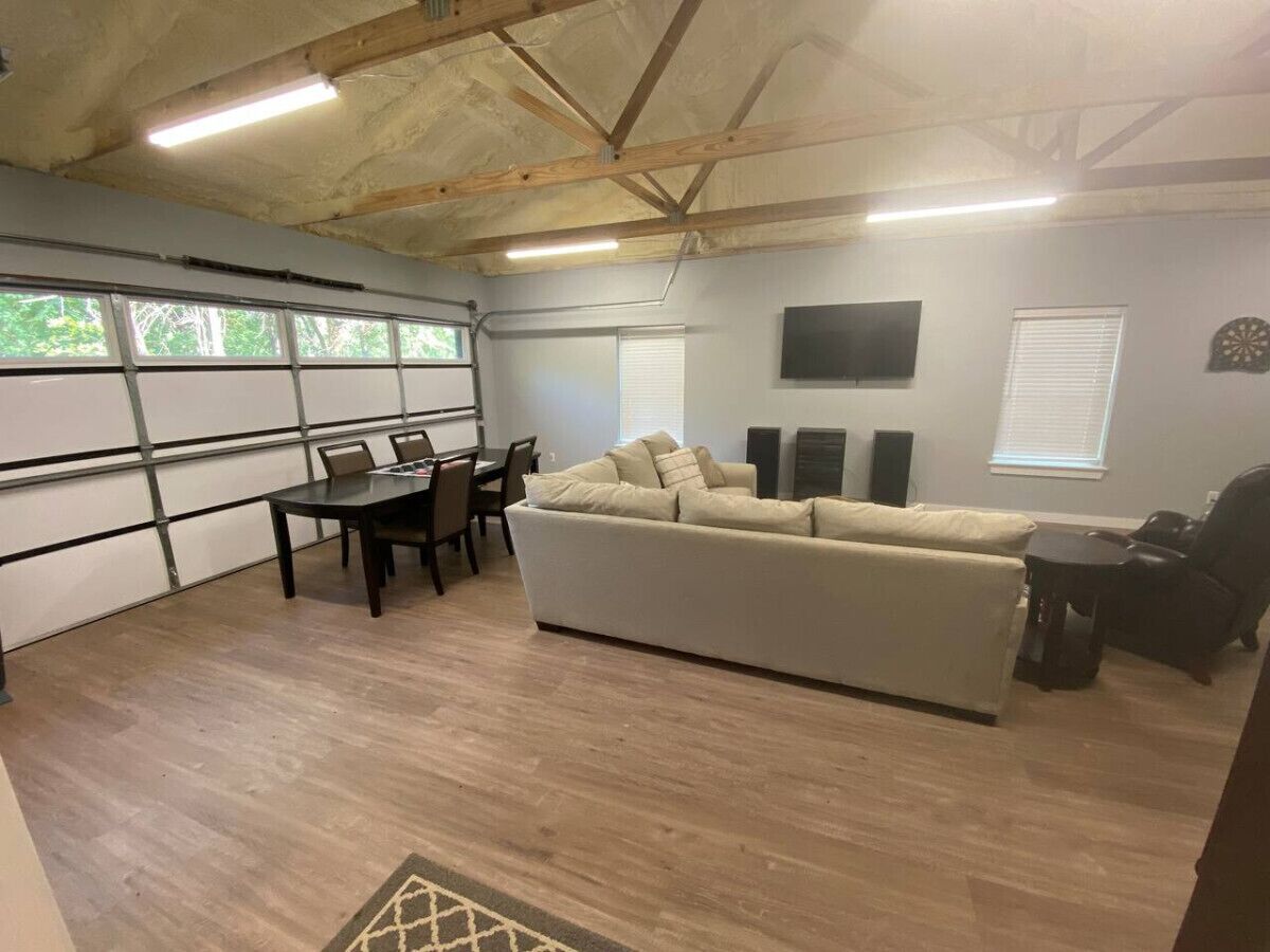 Smart TV, table tennis, stereo