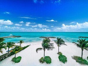 Nära stranden och strandhanddukar