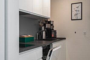 Refrigerador, microondas, parrilla de estufa y lavavajillas 