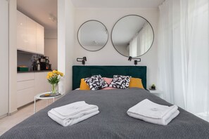 Iron/ironing board, WiFi, bed sheets