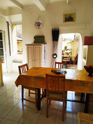 Dining - Gite in the heart of the gorges du verdon (Quinson)