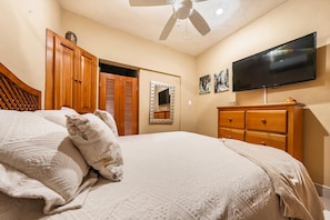 3 bedrooms, desk, free WiFi, bed sheets