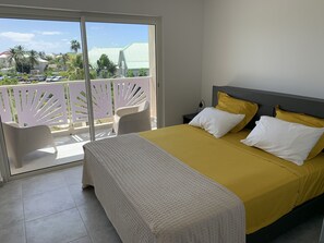 2 Schlafzimmer, Zimmersafe, Schreibtisch, Bügeleisen/Bügelbrett