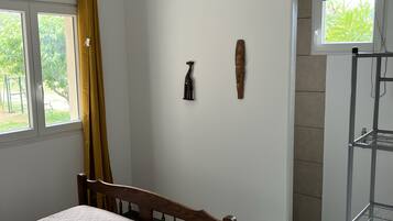 3 bedrooms, free WiFi, bed sheets