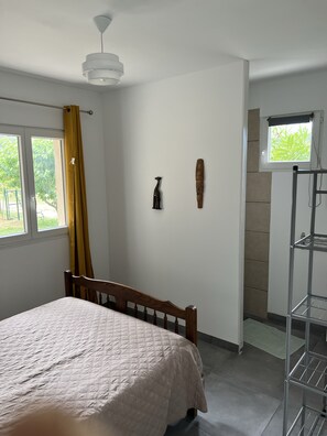 3 bedrooms, free WiFi, bed sheets - Gite in the countryside 15 minutes from uzès (Cavillargues)