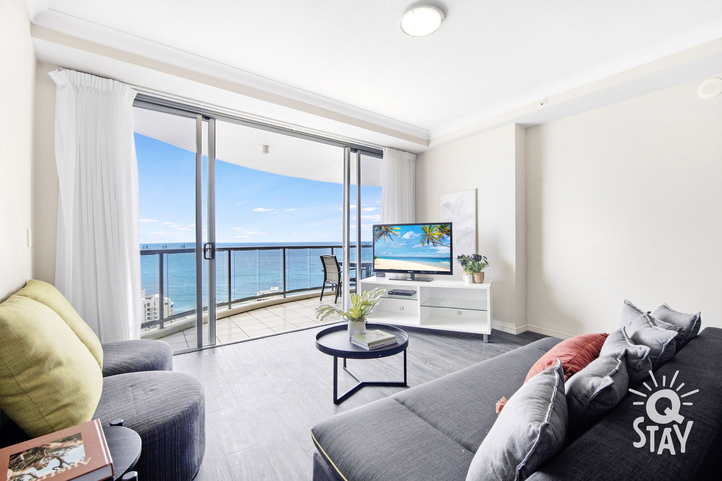 ♦️ Chevron Renaissance – 2 Bed 1 Bath Hinterland View Apartment — Q Stay