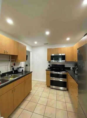 Fridge, microwave, stovetop, dishwasher