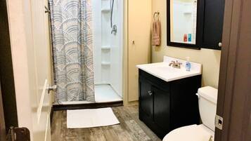 Dusche, Haartrockner, Handtücher, Seife