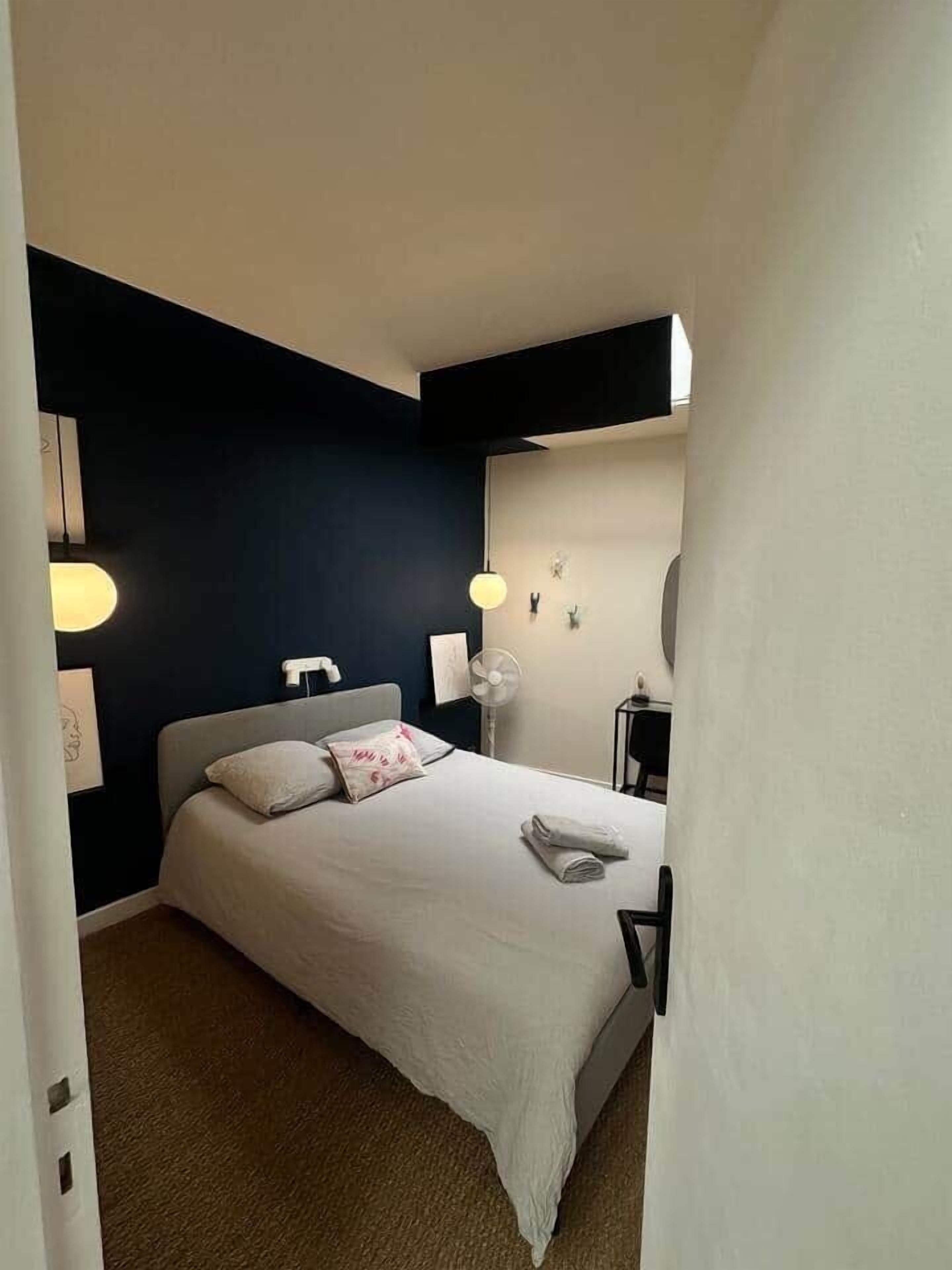 2 bedrooms, desk, iron/ironing board, free WiFi