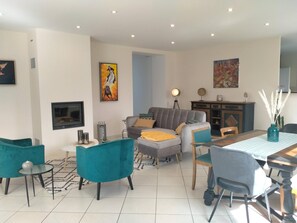 Casa de campo Confort, baño privado, vistas al patio | Salón