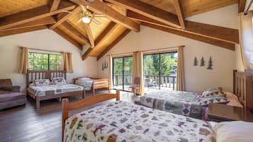 4 bedrooms, desk, free WiFi, bed sheets