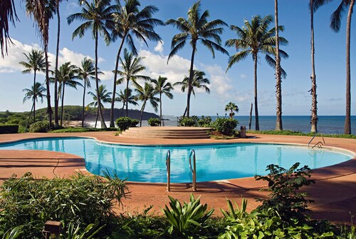 Beachfront + Oceanfront Molokai Condo