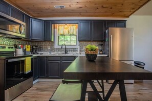 冰箱、微波炉、烤箱、炉灶