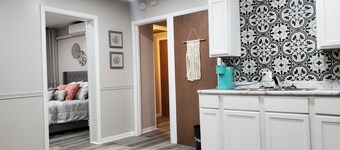 Cute 1 bedroom apt. Centrally located.