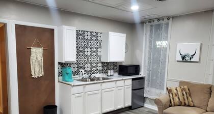 Cute 1 bedroom apt. Centrally located.
