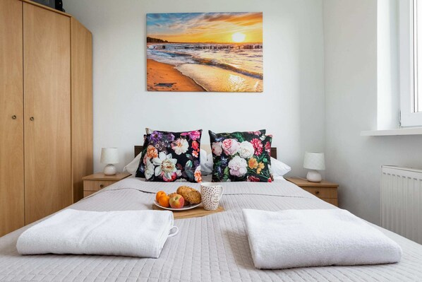 2 bedrooms, iron/ironing board, travel cot, WiFi - Wojska Polskiego 22 Kołobrzeg | Spacious Apartment | By the Parsęta River (Kolobrzeg)