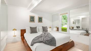 7 bedrooms, desk, iron/ironing board, free WiFi