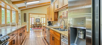 Dog-friendly house on the lake, central AC, & EV charger