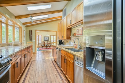Dog-friendly house on the lake, central AC, & EV charger