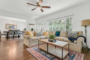 Smart TV, books - Spacious Ranch Home w/ Large Yard and Wi-Fi (Tampa)