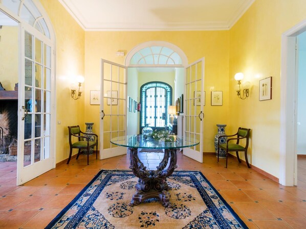 Interior - Masía Oasis de Paz Pool, Tennis 40 km from BCN (Canyamars)