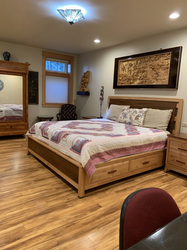 1 bedroom, desk, iron/ironing board, WiFi