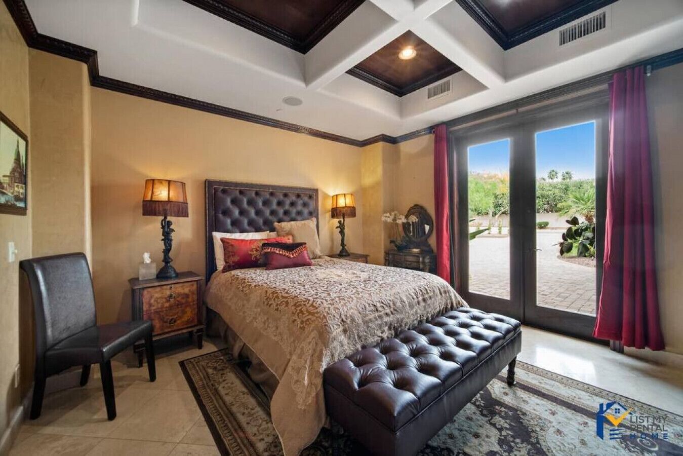 7 quartos, escrivaninha, ferros/tábuas de passar roupa, berço de viagem