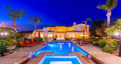 Paradise Castle in AZ+PickleballCourt+Putting Green+Heated Pool & Spa+Has It All
