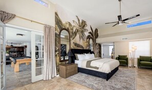 4 Schlafzimmer, Schreibtisch, Bügeleisen/Bügelbrett, Reisekinderbett