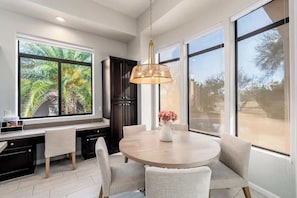 Dining - Golf Course+Heated Pool+Spa+Pool Table (Phoenix)