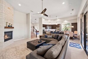 Smart TV, fireplace - Spectacular GOLF Course Frontage+POOL TABLE+Heated Pool+SPA+MRE (Phoenix)