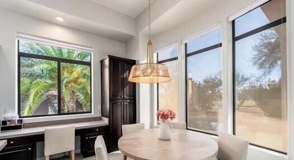 Dining - Spectacular GOLF Course Frontage+POOL TABLE+Heated Pool+SPA+MRE (Phoenix)