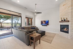 Smart TV, fireplace - Spectacular GOLF Course Frontage+POOL TABLE+Heated Pool+SPA+MRE (Phoenix)
